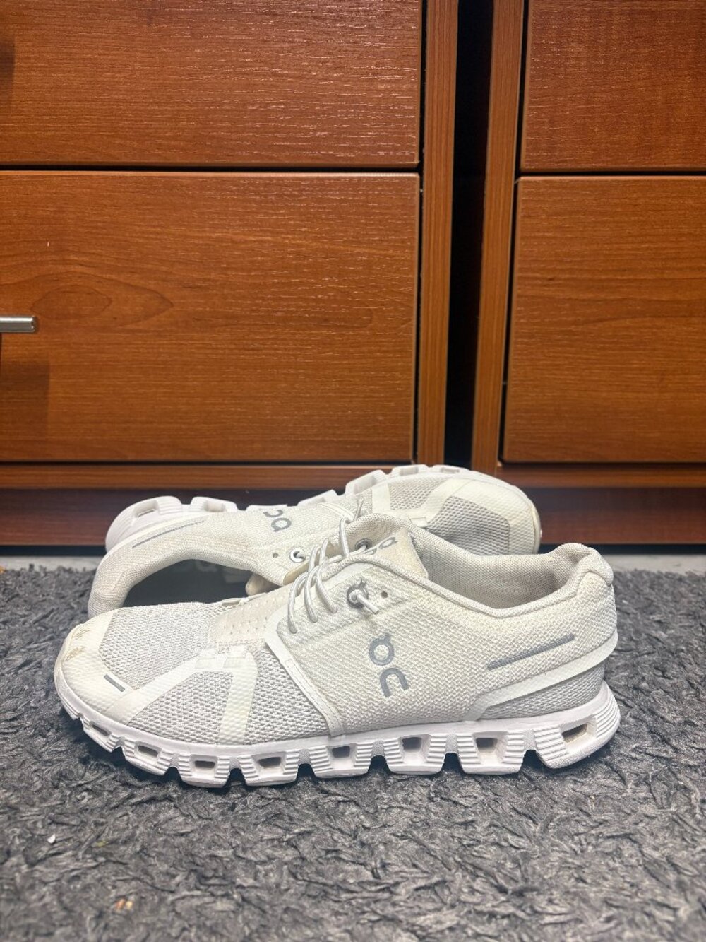 On Cloud 5 Running Pearl White Running/Walking Shoes Sneakers • Women’s Size 7.5